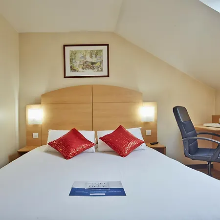 Szálloda Kyriad Cambrai